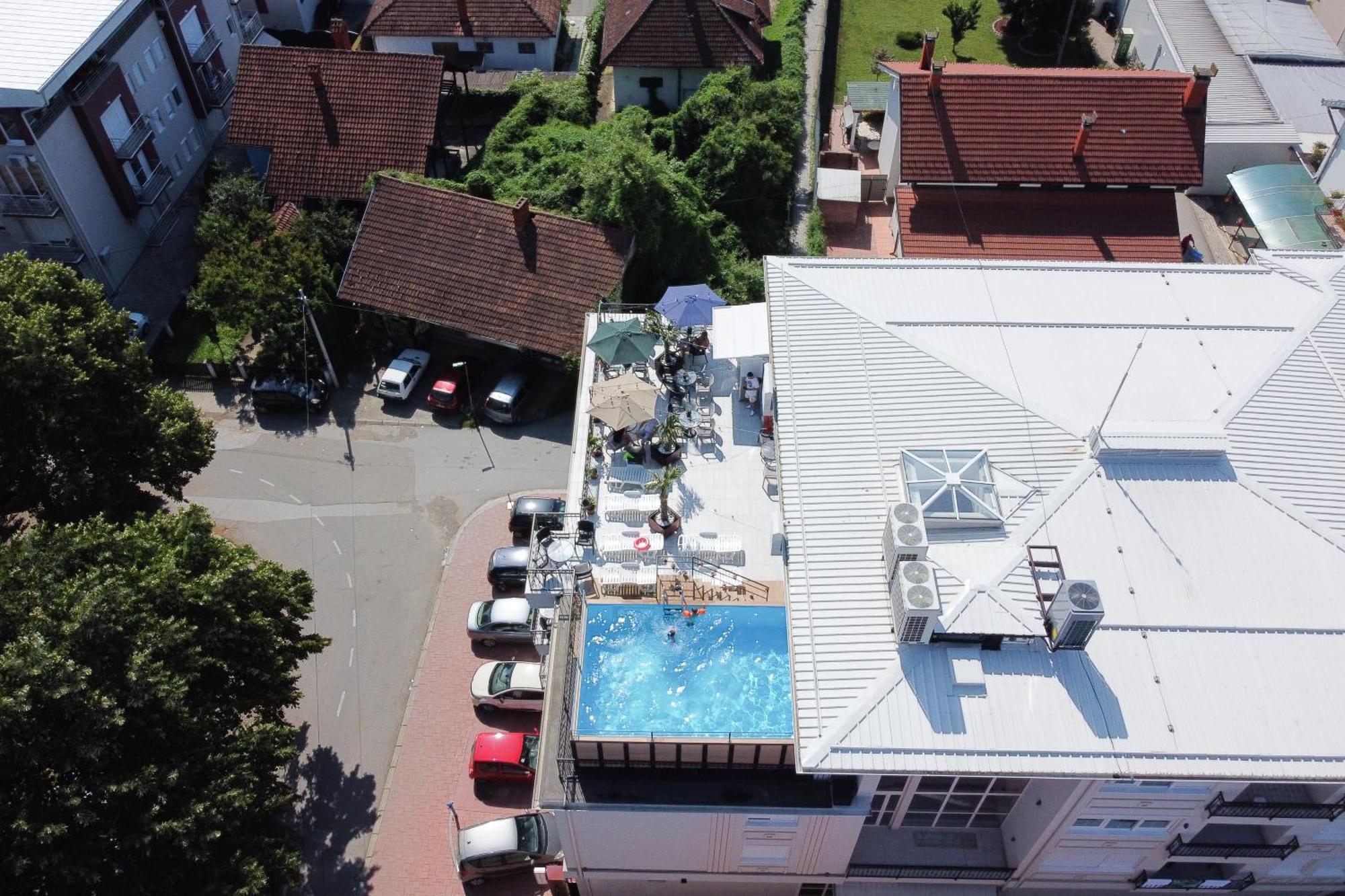 Smestaj Tea Sa Dva Bazena Vrnjačka Banja Exterior foto